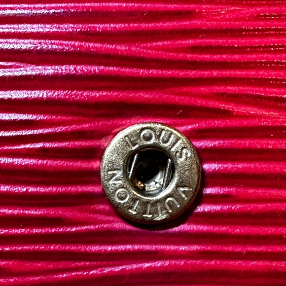Louis Vuitton Red Epi 4 Key Holder - Picture 7 of 12